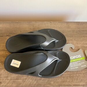 OOFOS Women's Gray Sandals